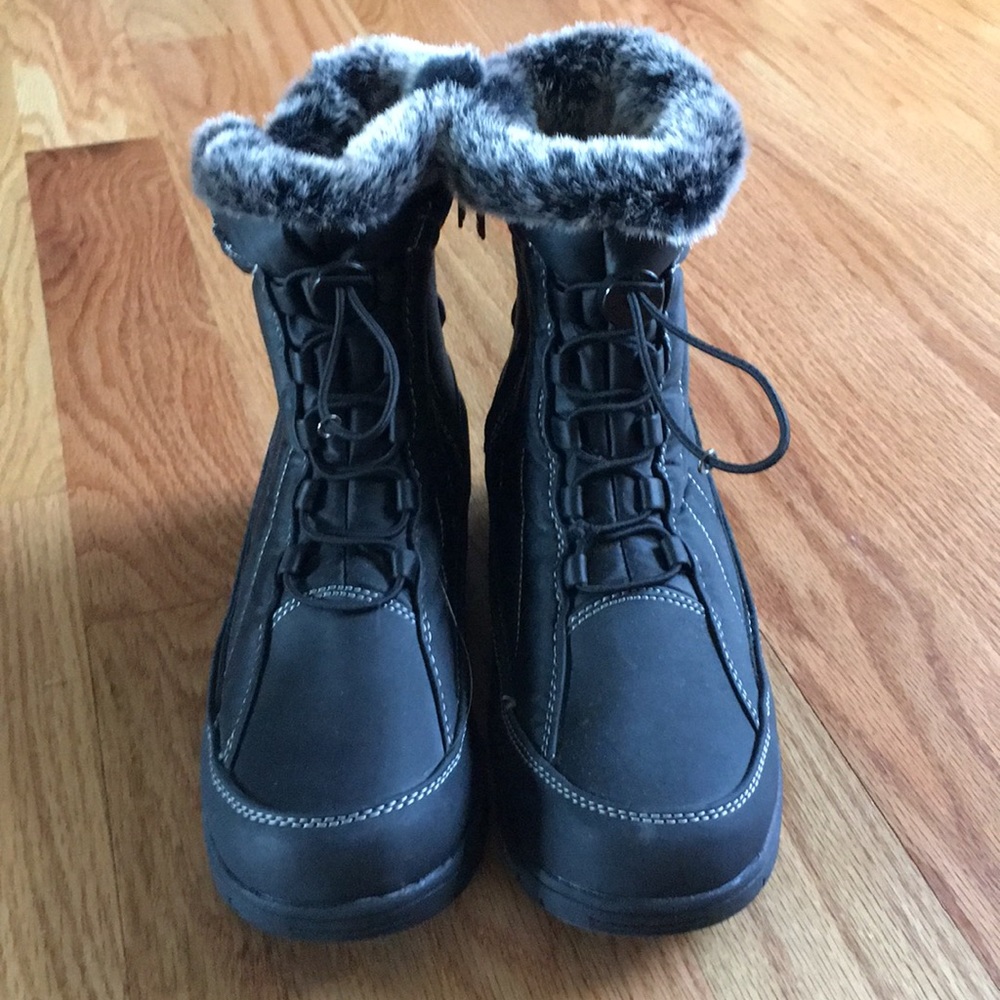 SUPER cute black snow boots!